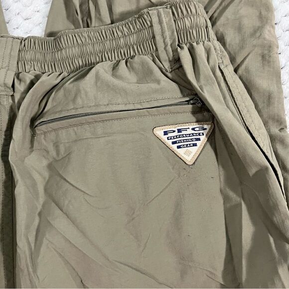 Columbia convertible pants, tan, large, zip off legs. - Picture 11 of 12